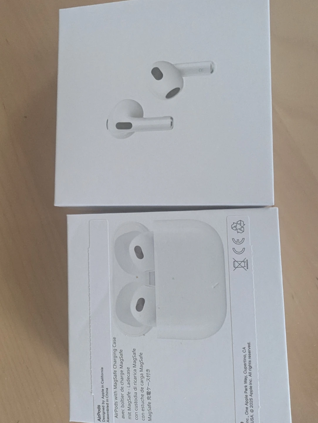 Apple AirPods (3rd generation) with MagSafe Charging Case - photo 3
