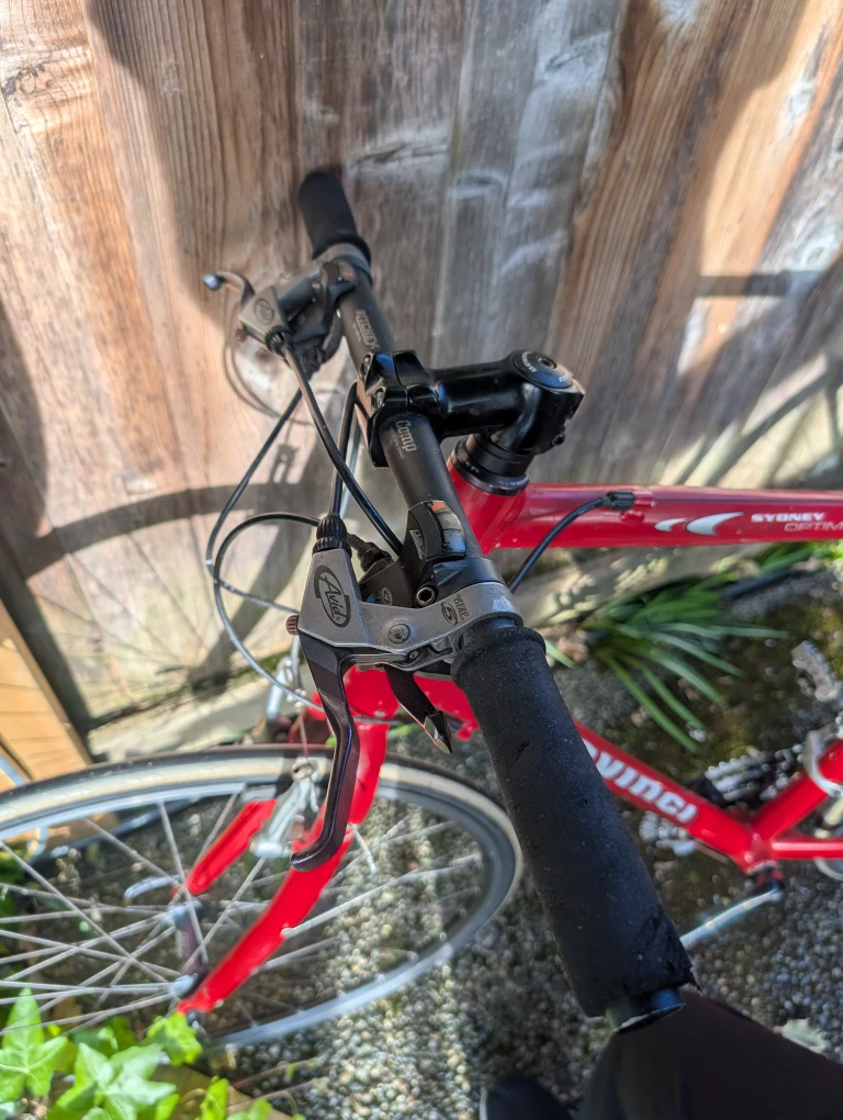 Red Devinci Sydney / Oslo Road Bike - photo 2