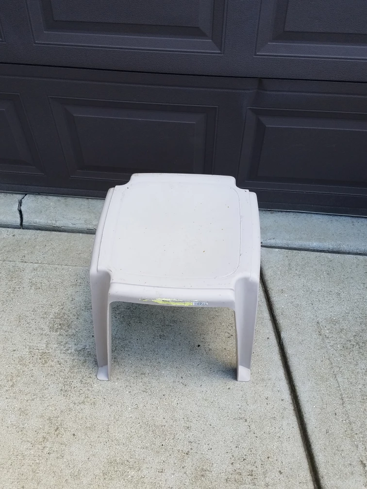 Plastic table