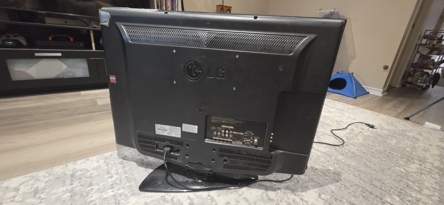 LG 32" LCD TV - photo 4