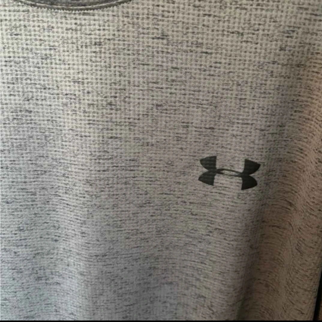 Men’s Under Armour Gray Longsleeve.  LOOSE Fit. Size - X-Large. - photo 2