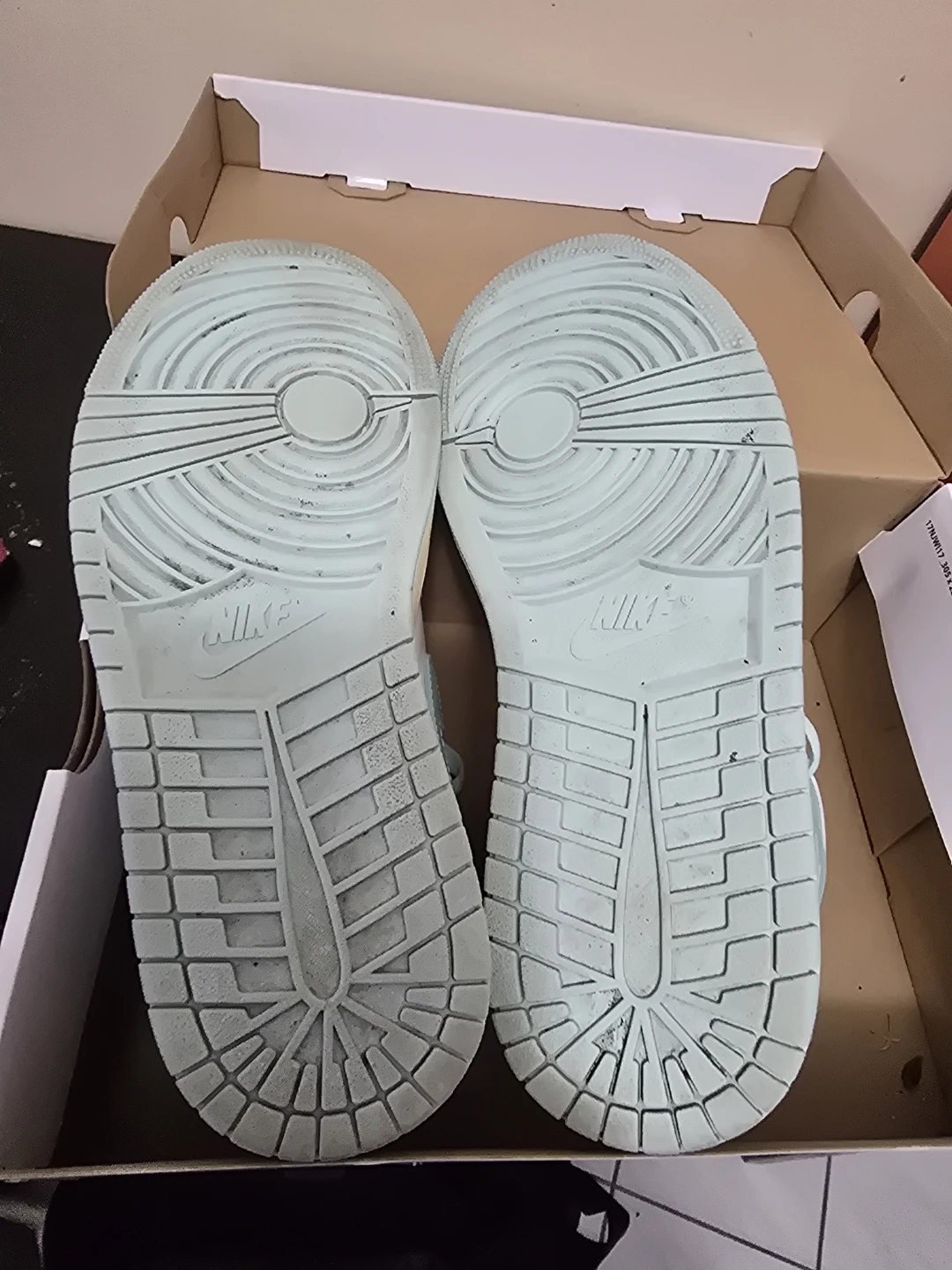 Nike Air Jordan 1 Mid Women's Size 9.5 - photo 2