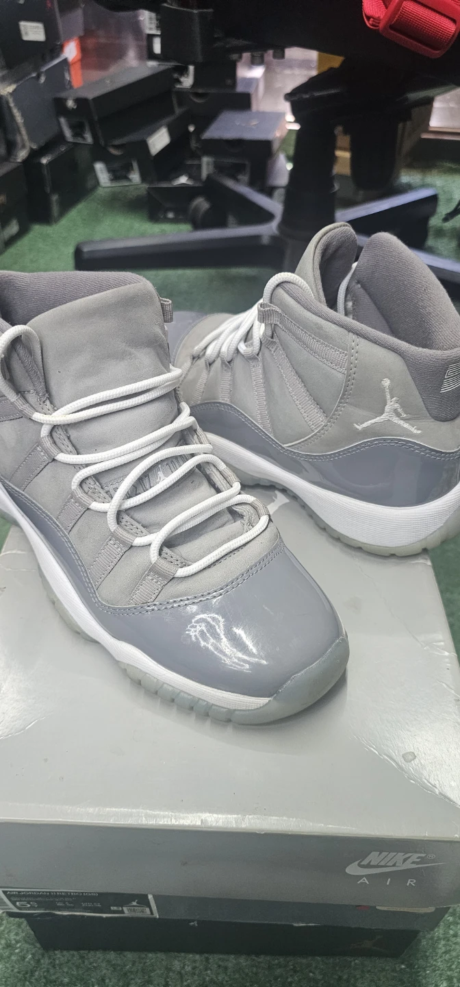 Air Jordan 11 Retro (GS) "Medium Grey" Size 5.5Y