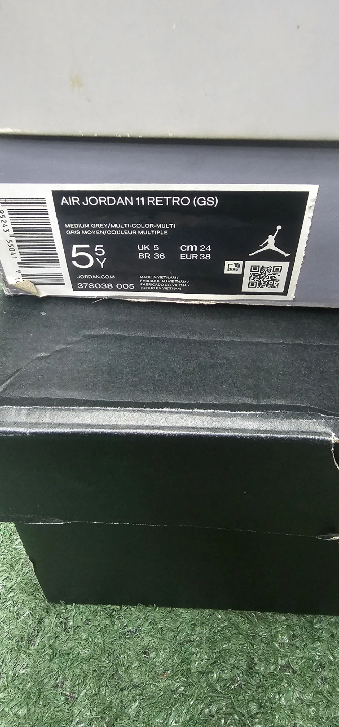 Air Jordan 11 Retro (GS) "Medium Grey" Size 5.5Y - photo 2