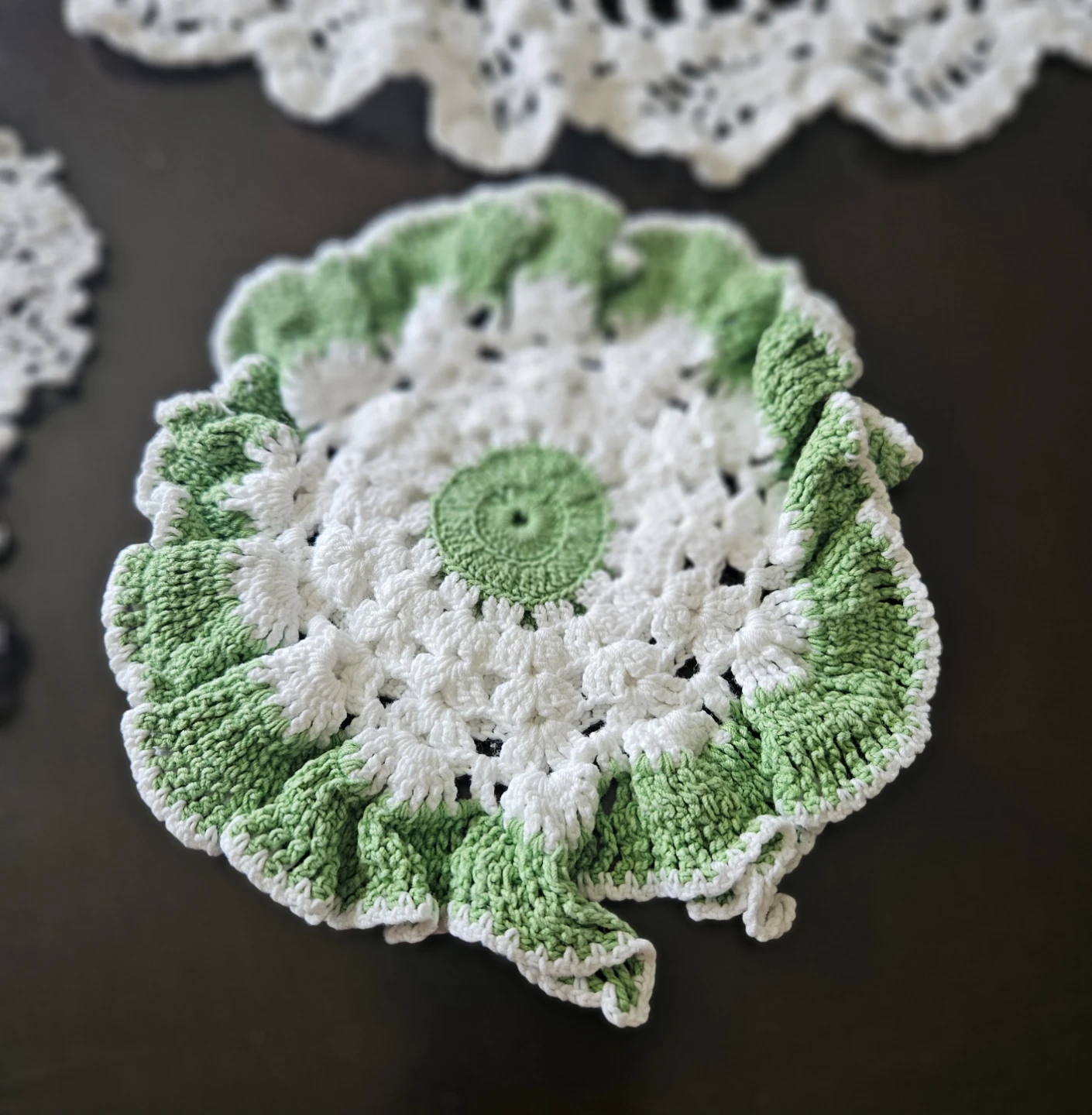 Vintage Round Crochet Doilies/Table Centre/Trivet - photo 2