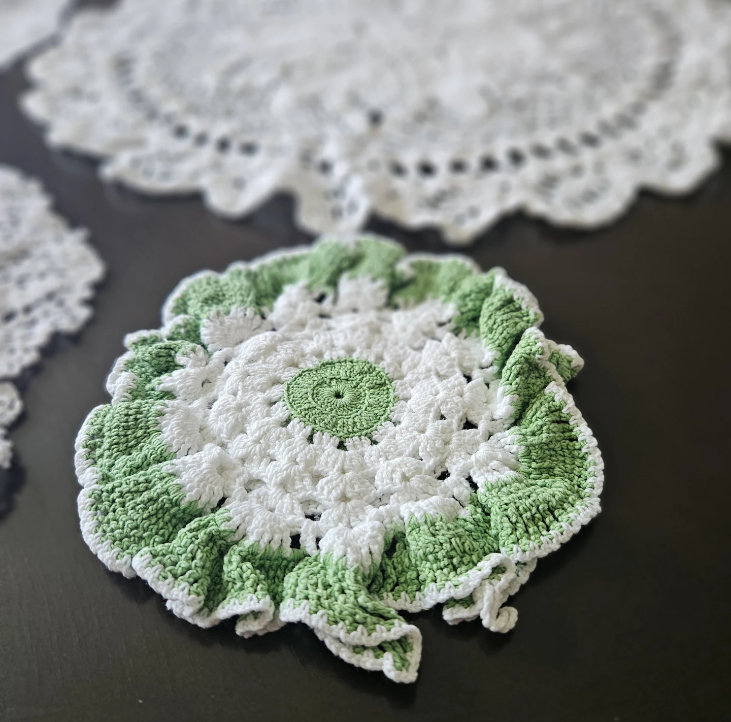 Vintage Round Crochet Doilies/Table Centre/Trivet - photo 3