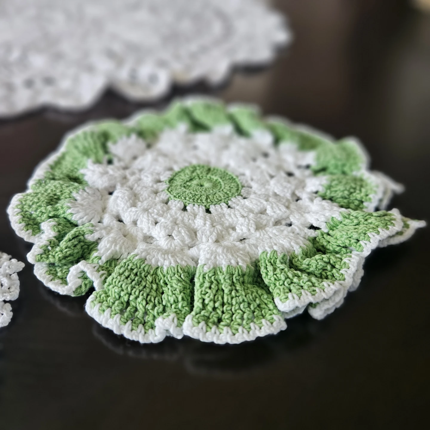 Vintage Round Crochet Doilies/Table Centre/Trivet - photo 4