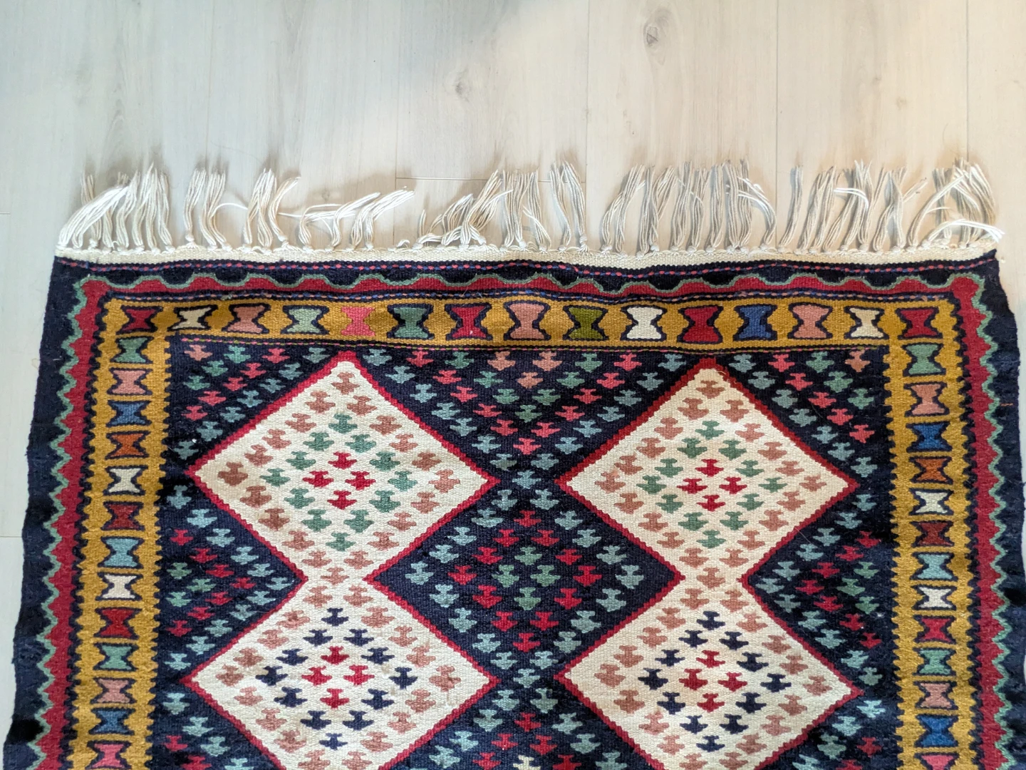 Traditional pattern hand made all wool rug - photo 2