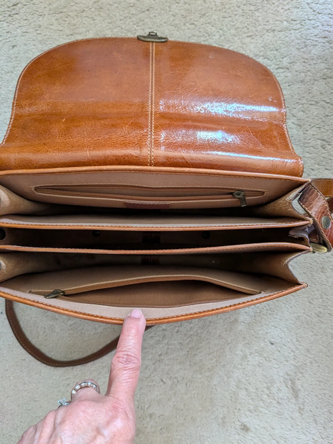 Bonia Leather Shoulder Bag - photo 5
