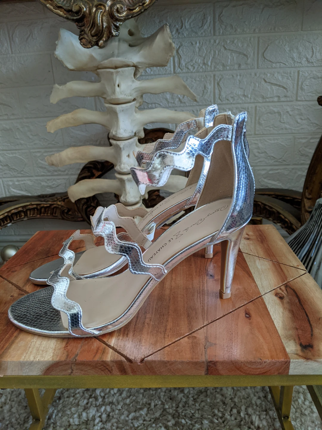 Le Chateau Silver Strappy Heels Size 38 - photo 3