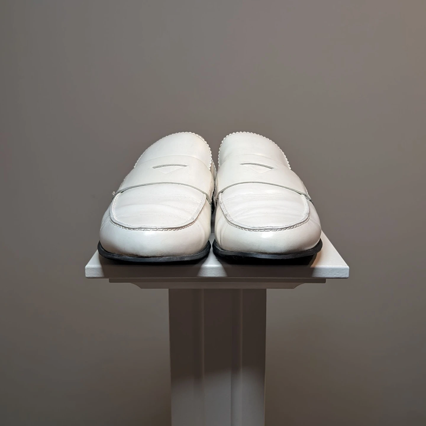 Gucci Shoes - White Leather - Mens Size 13 - photo 3