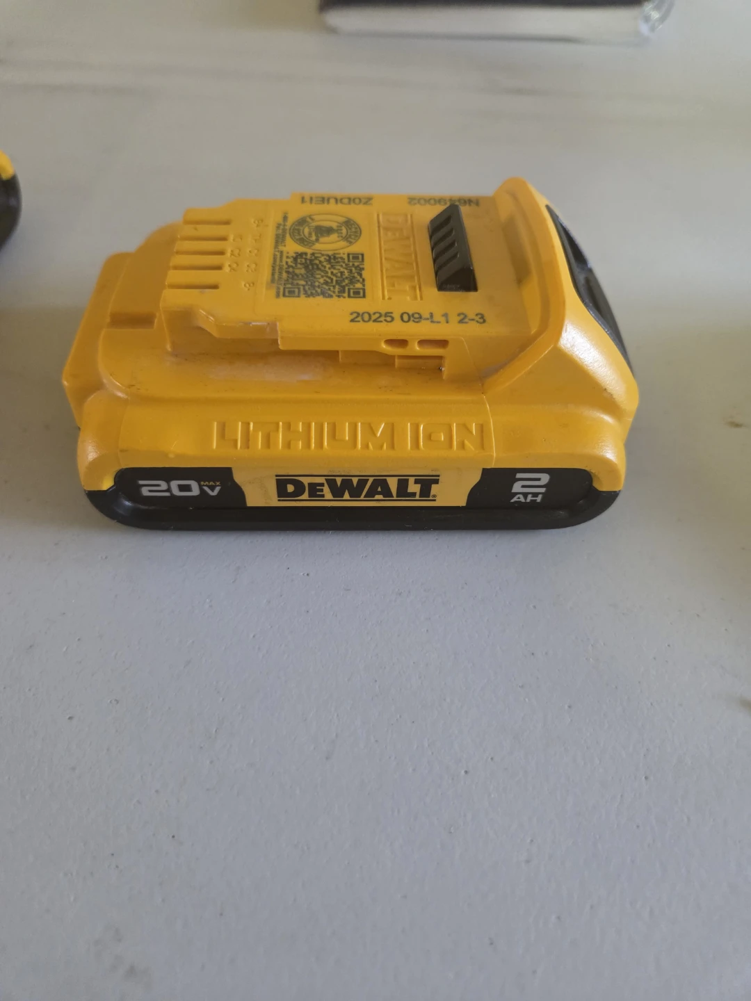 DEWALT 20V Lithium Ion Battery Pack - photo 4