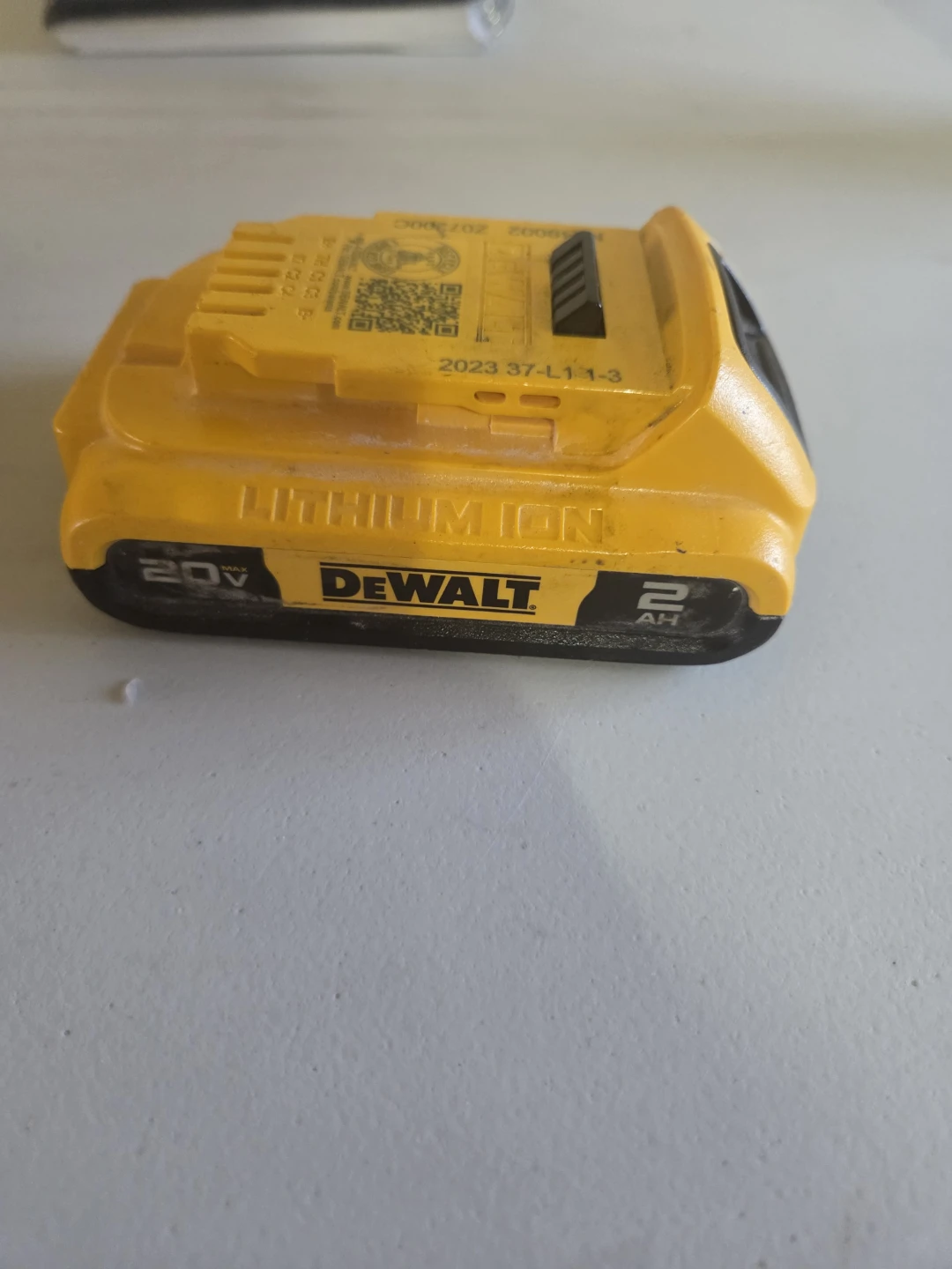 DEWALT 20V Lithium Ion Battery Pack - photo 5