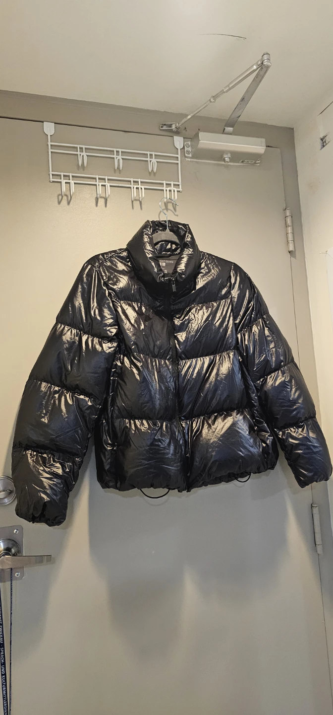 UNIQLO Ultra Light Down Puffer Jacket - Black, Size L