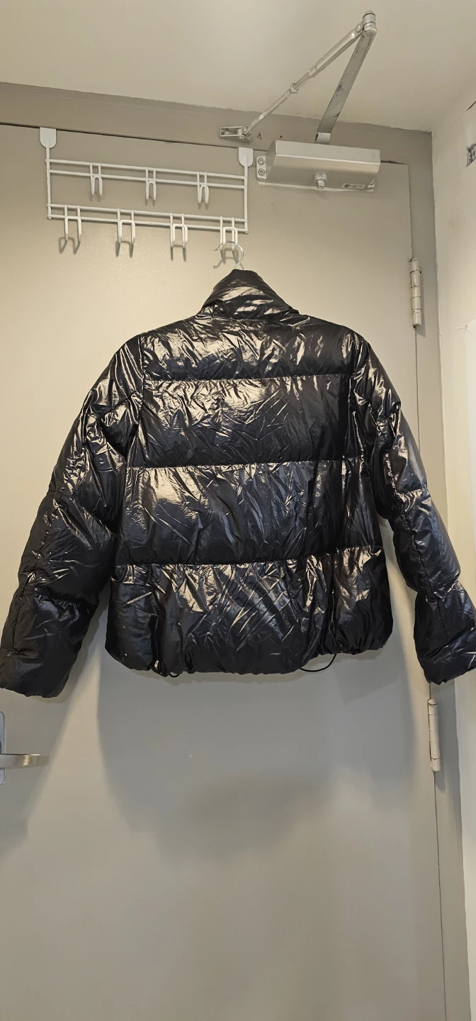 UNIQLO Ultra Light Down Puffer Jacket - Black, Size L - photo 5
