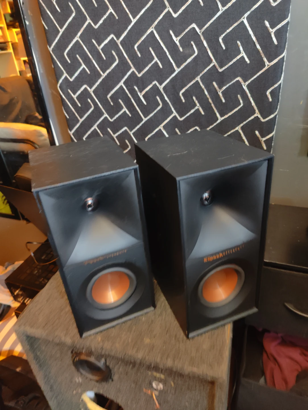 Klipsch Reference R-40M Bookshelf Speakers - Pair