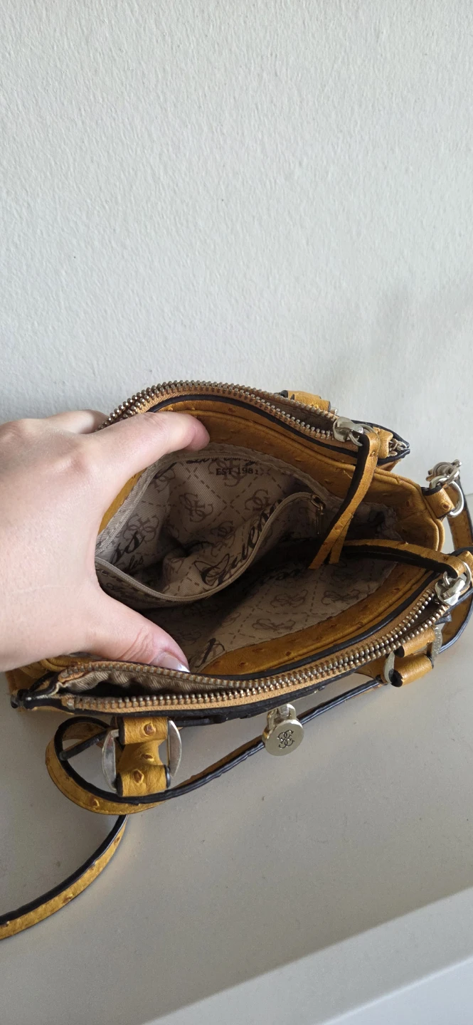 Guess yellow ostrich-embossed crossbody bag - photo 3