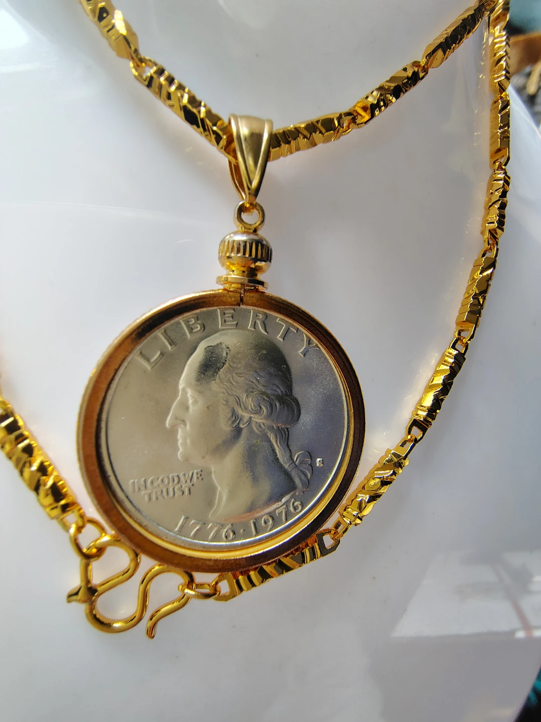 Collar chapado en oro con moneda 1776-1976 Washington Quarter - photo 3