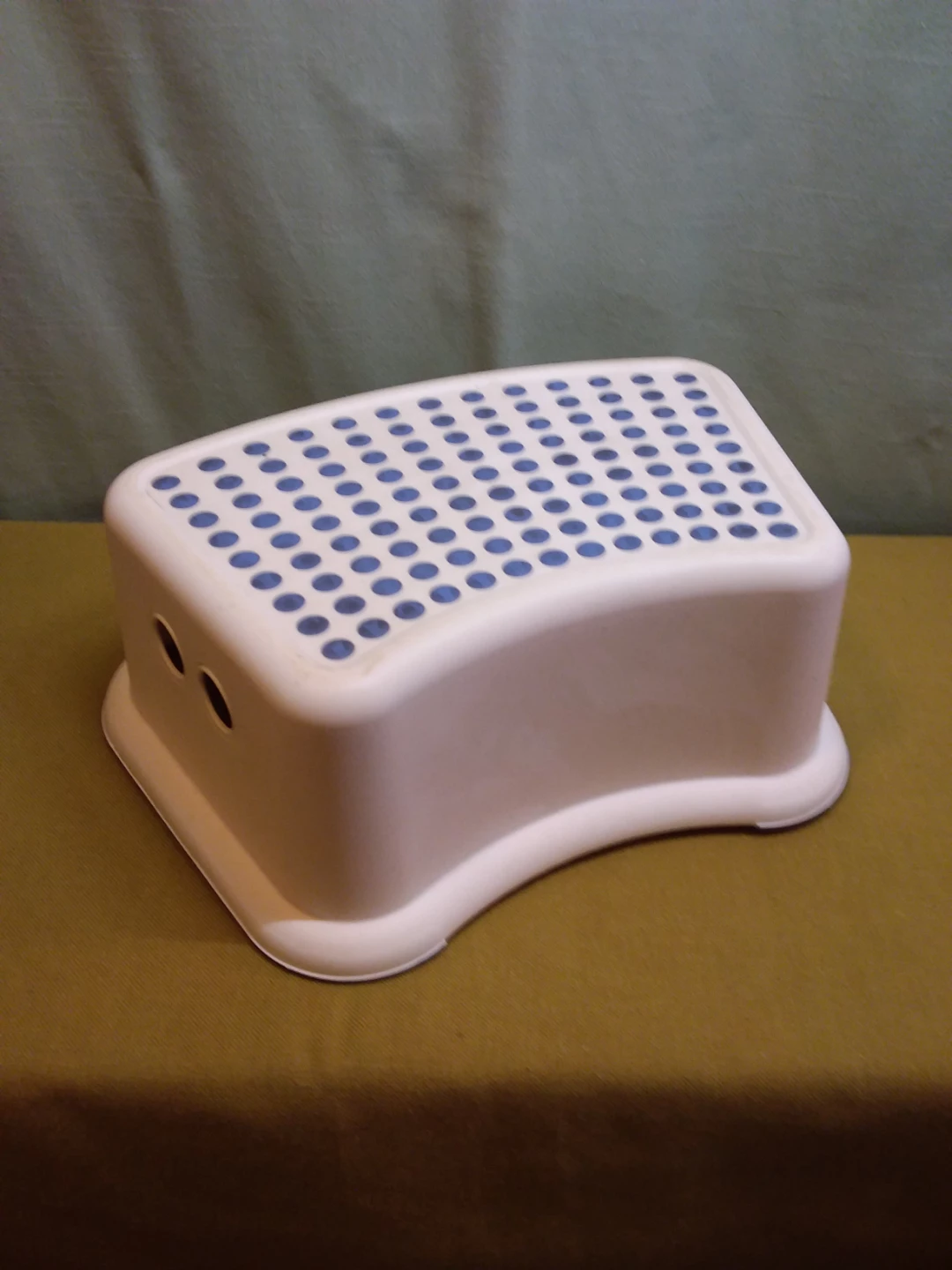 🦶 ➡️ White / Blue Step Stool 🚨 Holds 150 lbs