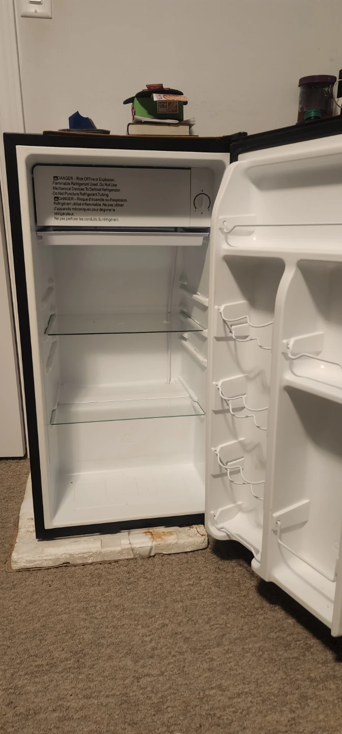 Clean Fridge in Excellent condition - Must Go!