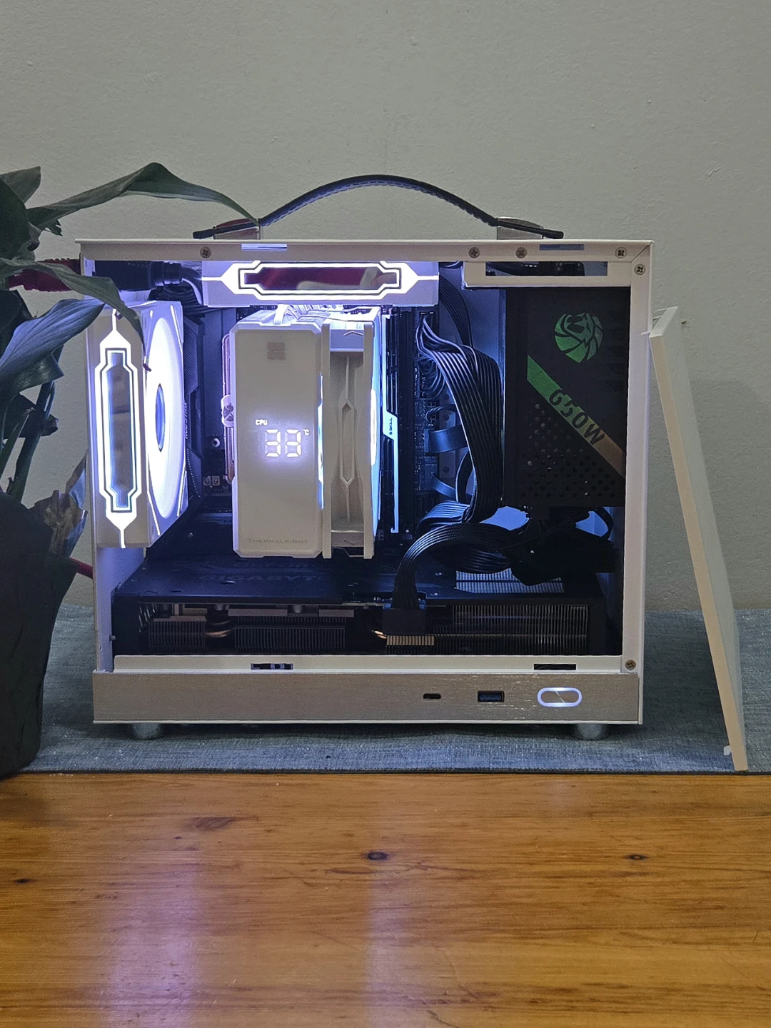 RTX 4070 SUPER ITX Gaming PC - photo 3