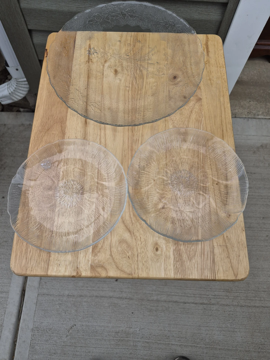 Set of 3 Clear Glass Charger Plates - photo 2