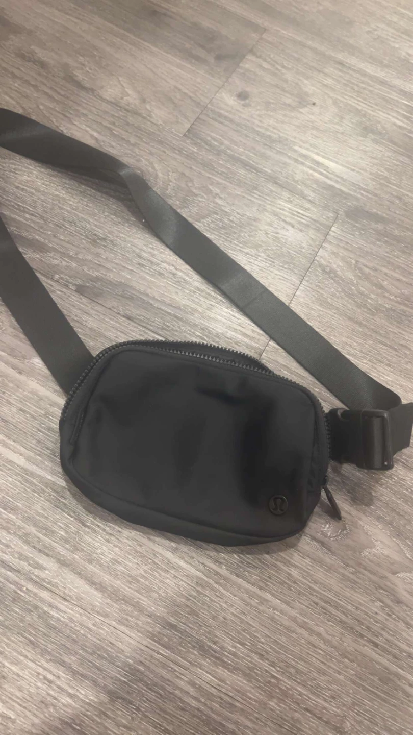Lululemon Everywhere Belt Bag