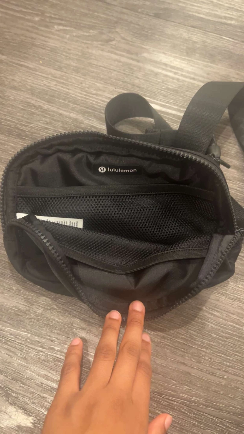 Lululemon Everywhere Belt Bag - photo 2