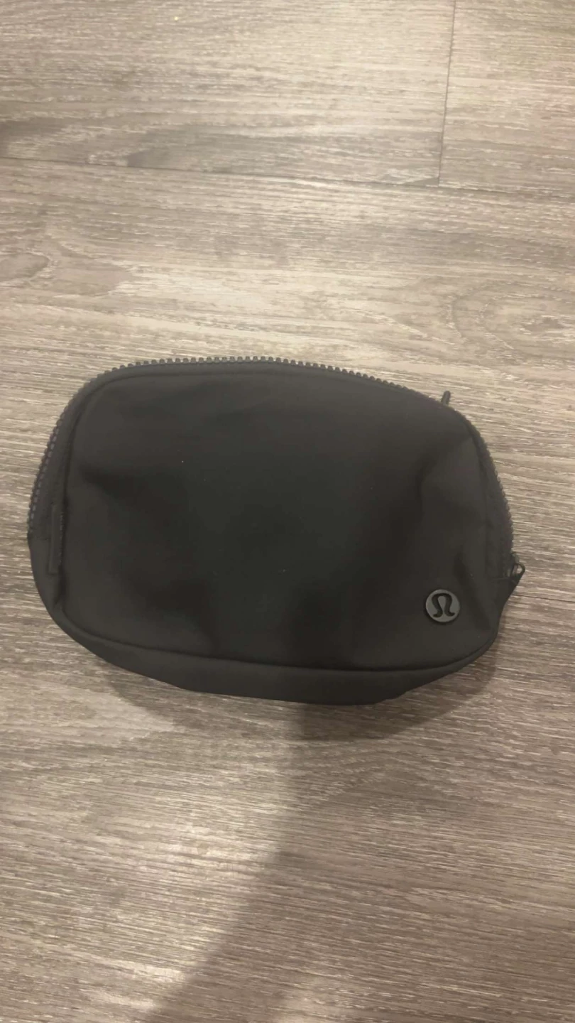 Lululemon Everywhere Belt Bag - photo 3