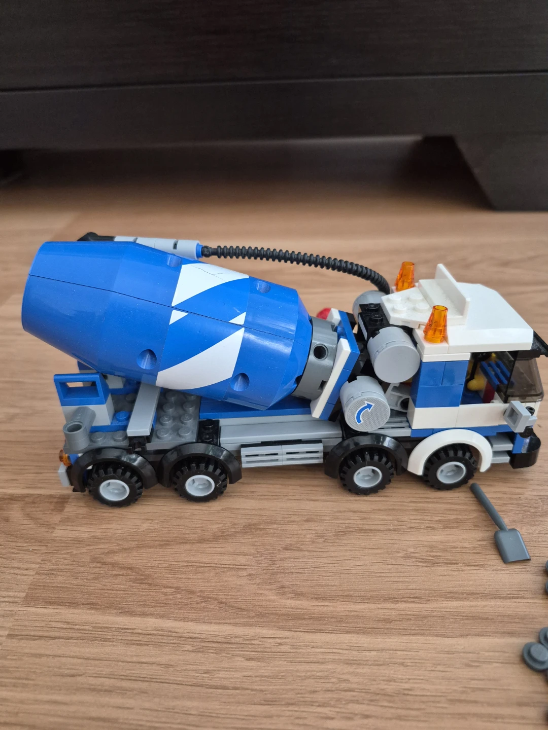 LEGO City Cement Mixer Truck - photo 3