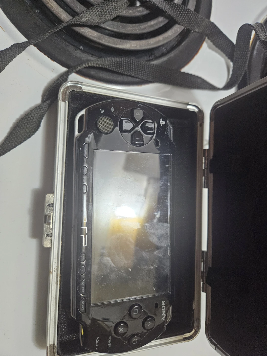 Sony PSP 3000 in hard case with charger - photo 2