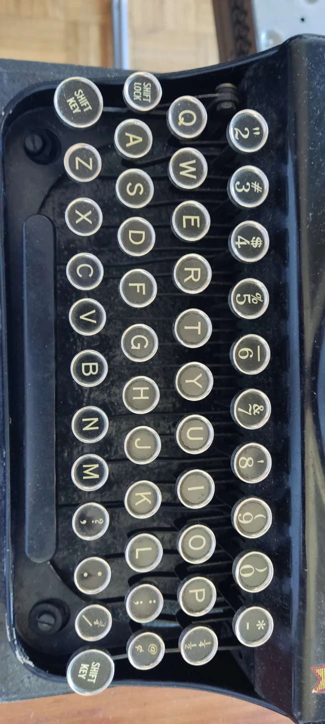 Vintage Remington Portable Typewriter - photo 3