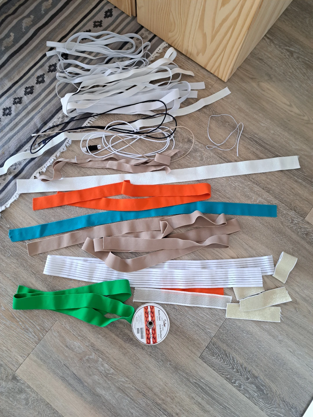 More than 40 meters of assorted elastic.