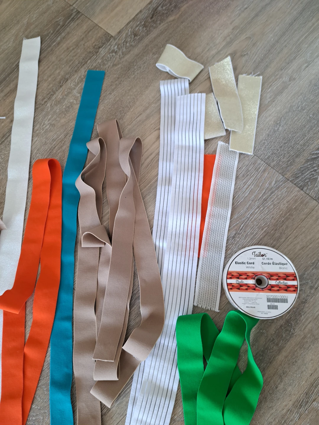 More than 40 meters of assorted elastic. - photo 2