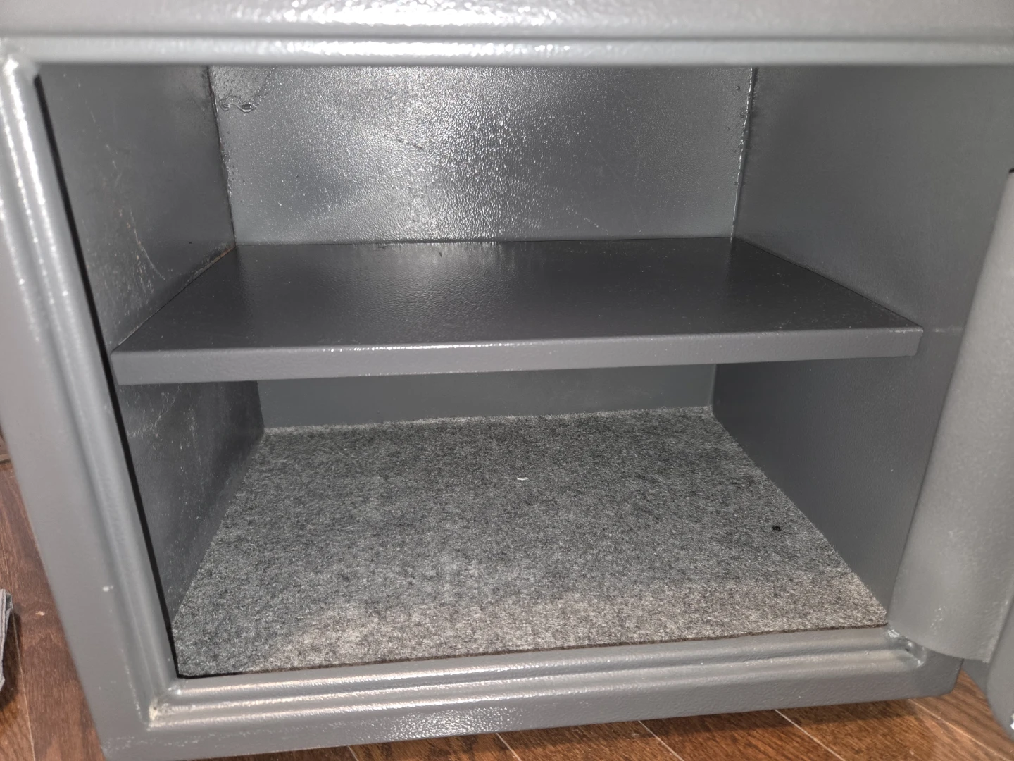 SENTRY Heavy Duty Fireproof Safe - photo 4
