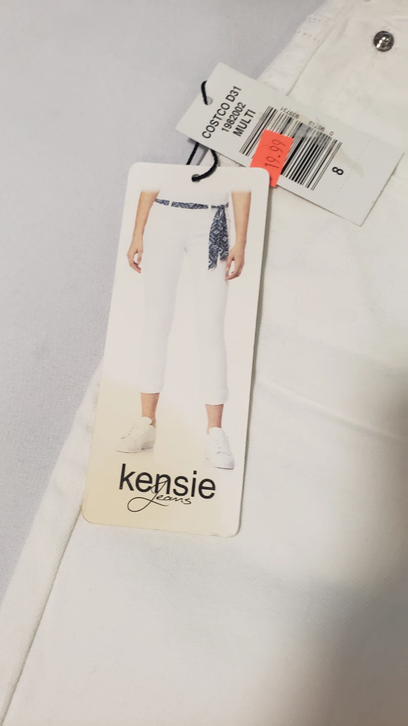 Brand new Kensie Women's White Jeand With Belt Size 8