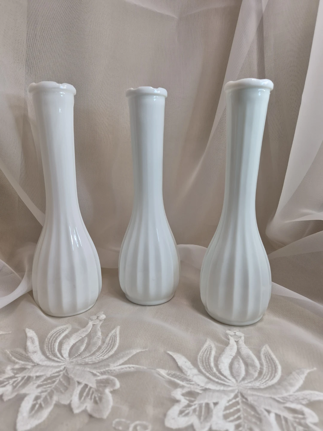 Set of 3 Vintage White Milk Glass 8 3/4" Tall Matching Vases - photo 4