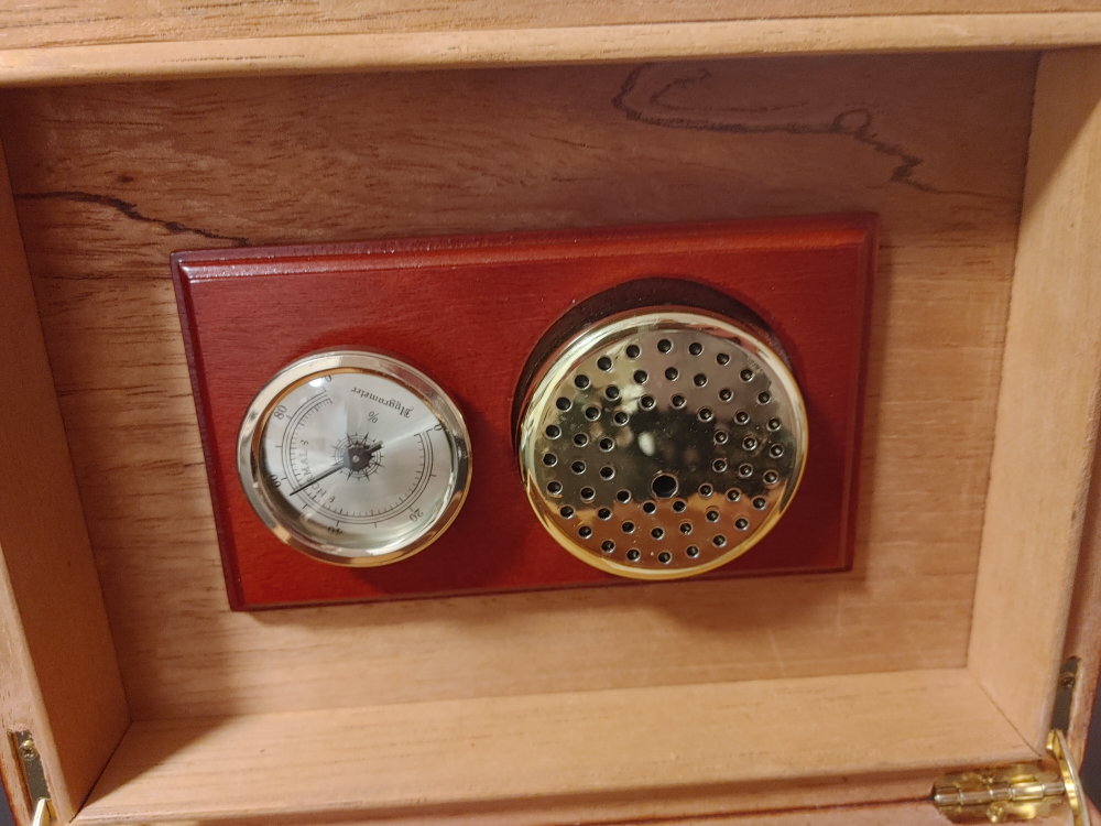 Wooden Humidor Box with Hygrometer - photo 3