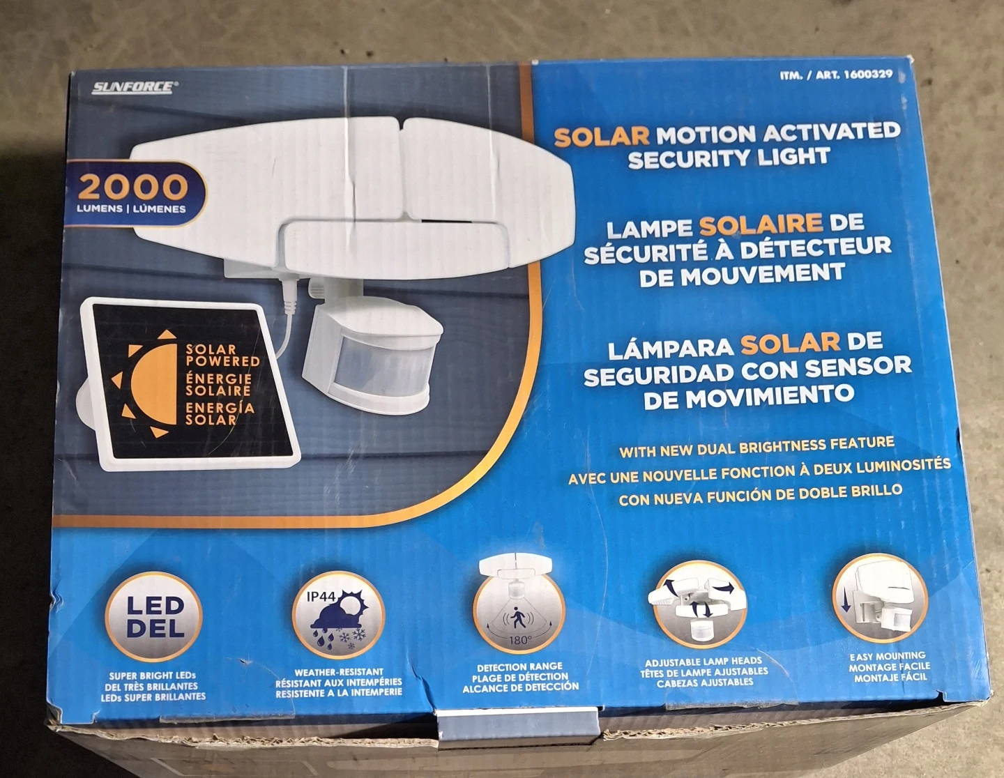 Solar power security light 2000 lumens