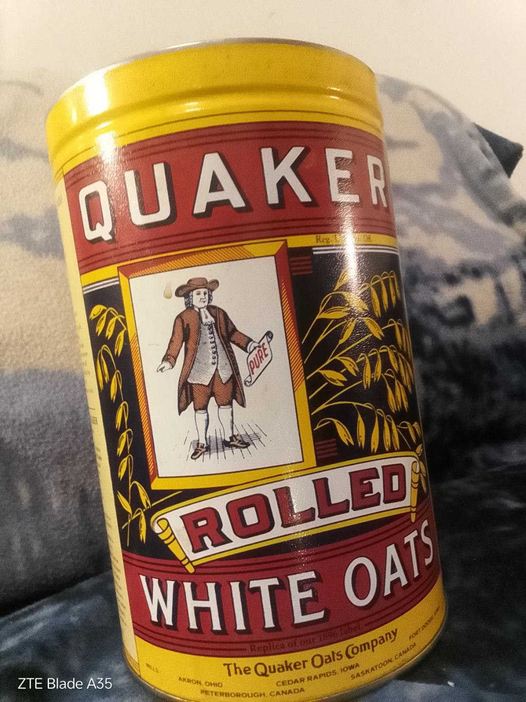 Vintage Quaker oats tin