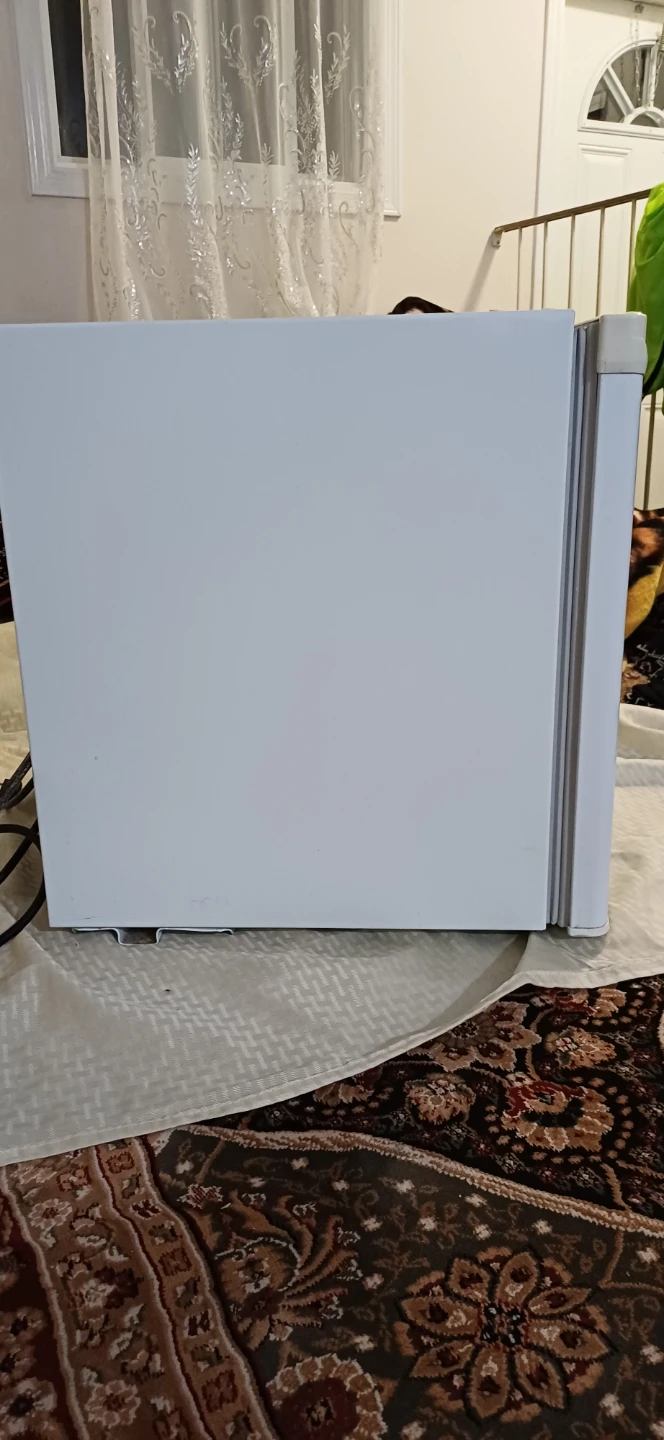Danby Mini Fridge - photo 4