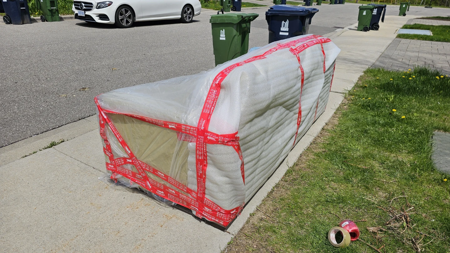 Free Sofa -curbside pickup in Etobicoke; first come first served - photo 4