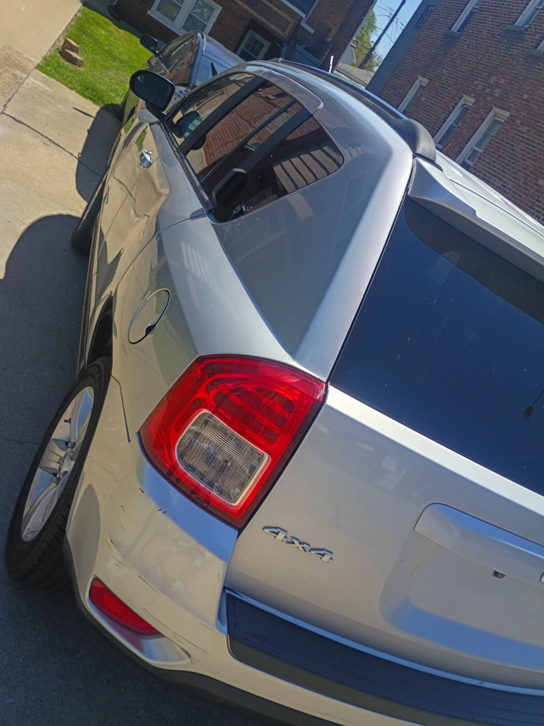 Silver Jeep Compass - photo 3