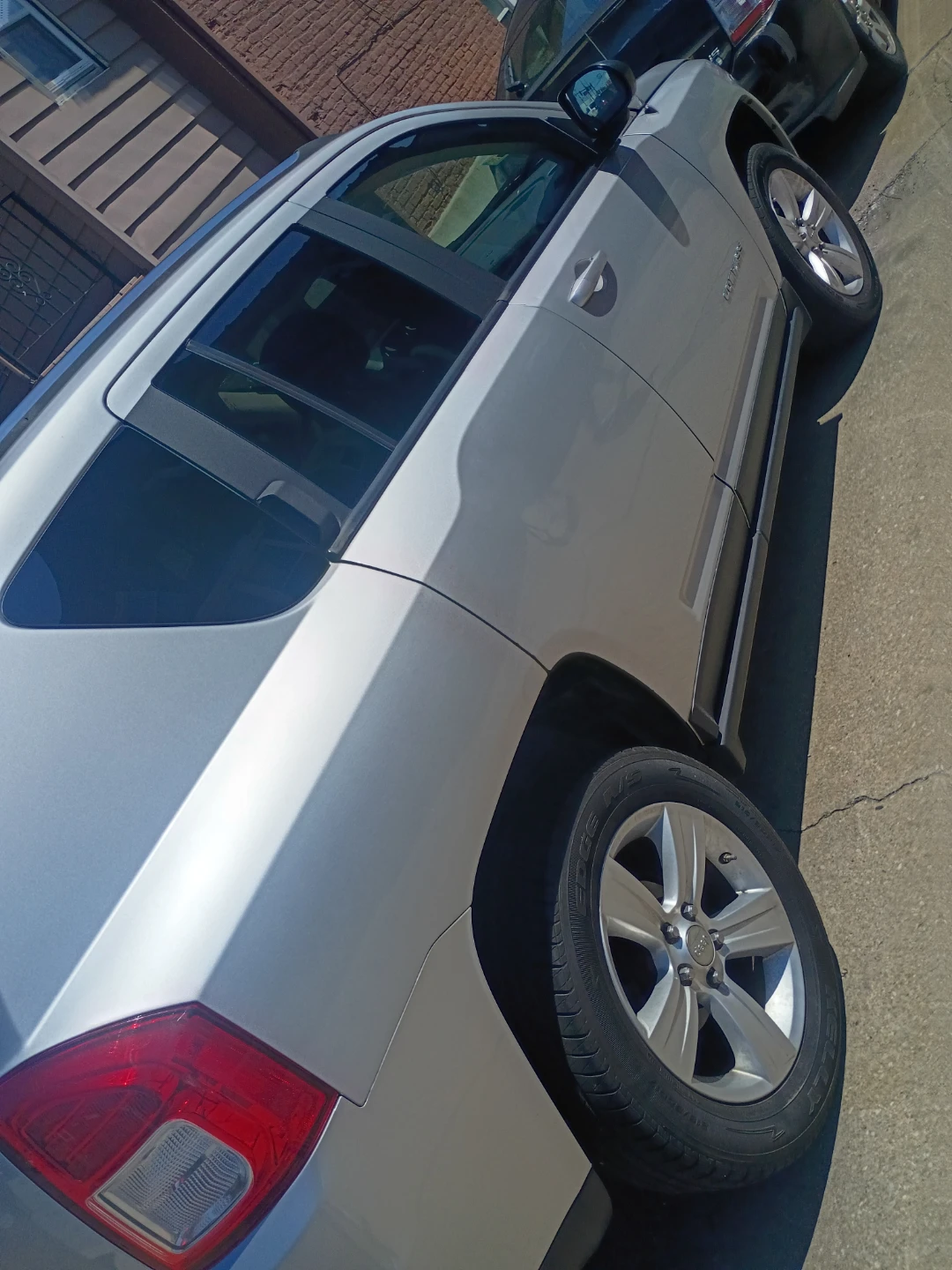 Silver Jeep Compass - photo 4