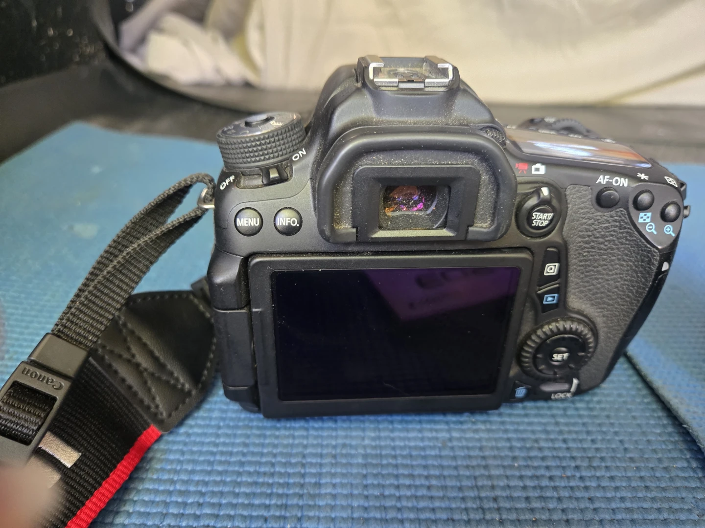 Canon EOS 70D DSLR Camera with 18-135mm and 75-300mm Lenses - photo 5