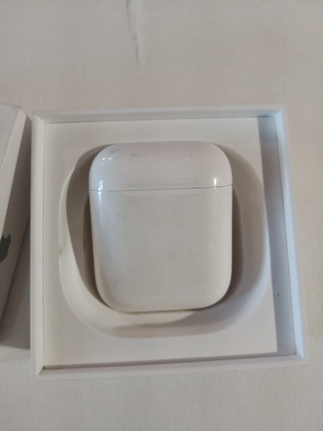 Apple AirPods Pro Charging Case - photo 2