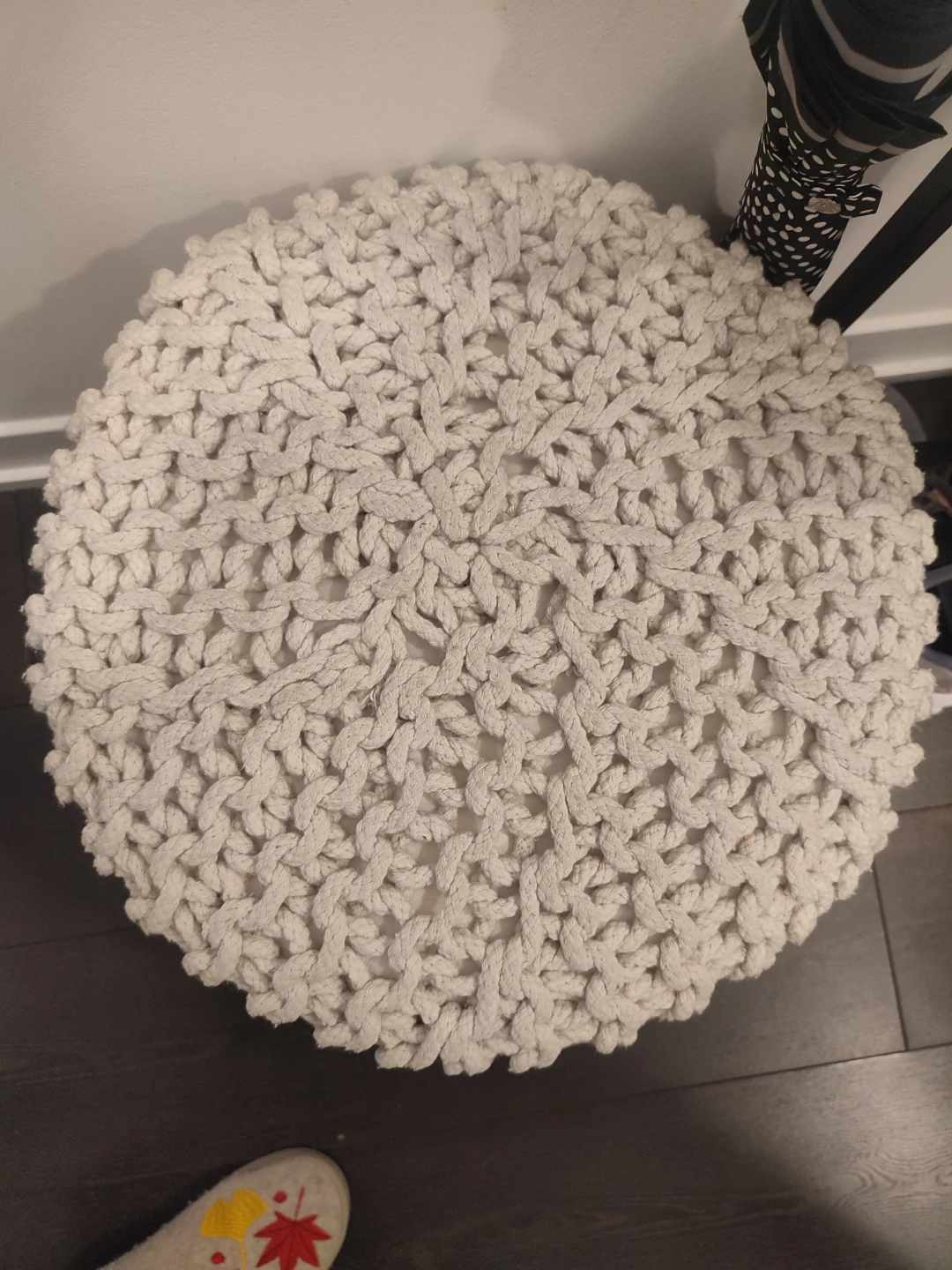 Round Knit Pouf Ottoman with Wooden Legs - photo 3