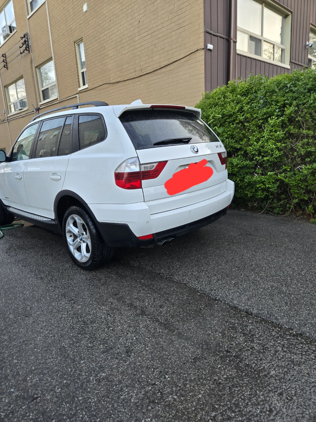 White BMW X3 2010