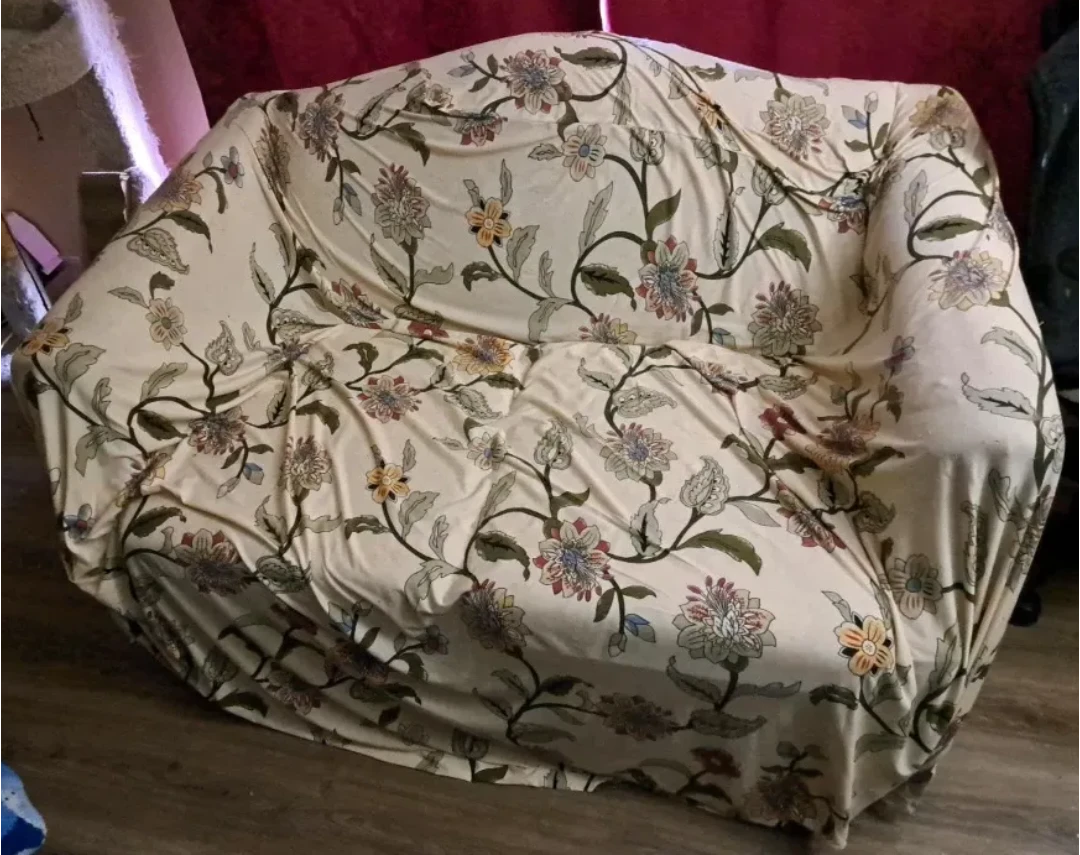 Couch with Floral Slipcover - photo 2