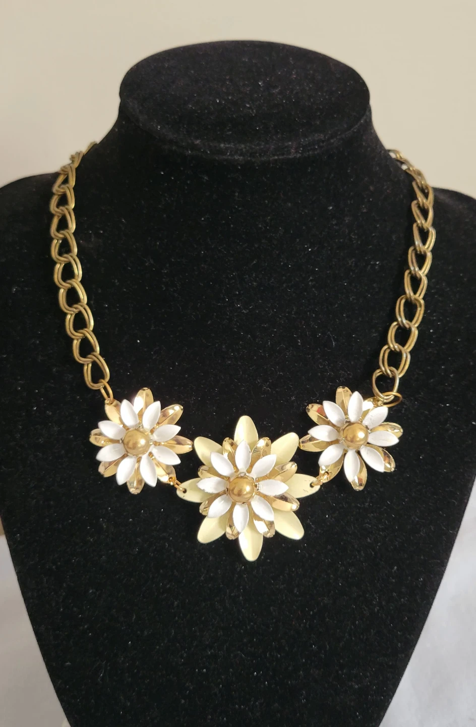 Daisy Flower Necklace